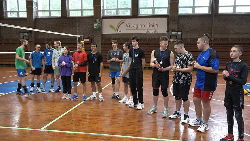 В Висагинасе стартовали спортивные игры между сенюнайтиями (видео)