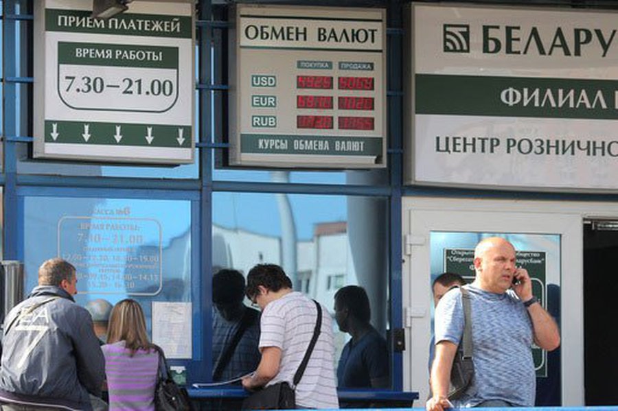 Лукашенко заливает кризис водкой - В Мире