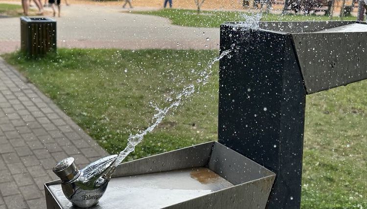 Фонтанчик на пляже: умыться можно, утолить жажду трудно