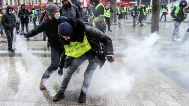 СМИ: около 200 человек поместили под стражу после субботних беспорядков в Париже