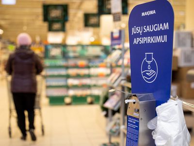 В праздничные дни меняется время работы магазинов в Литве - Литва и страны Балтии