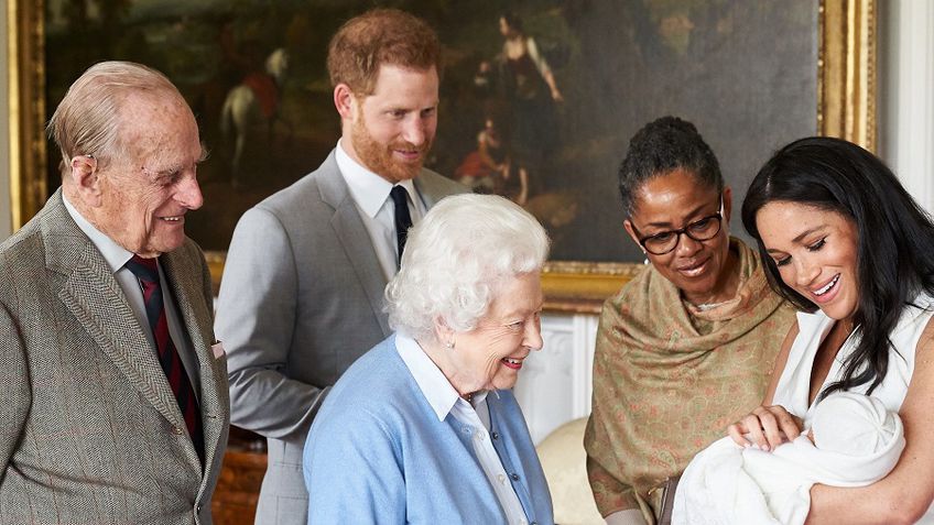 Princas Harry`is ir jo žmona Meghan pavadino savo sūnų Archie`iu Harrisonu Mountbattenu Windsoru