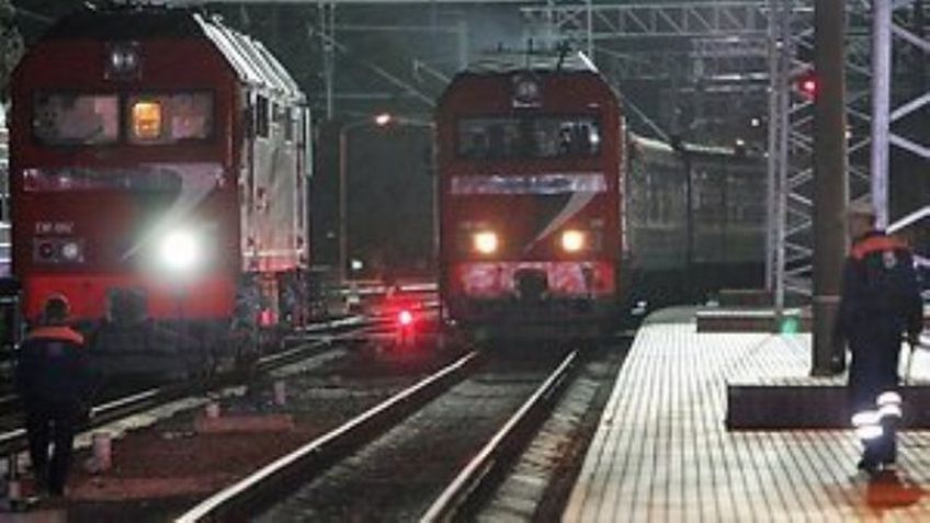 Поезд «Москва – Вильнюс» столкнулся с автомобилем: две жертвы