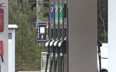 Из-за войны на Ближнем Востоке цены на горючее постоянно растут - В Висагинасе