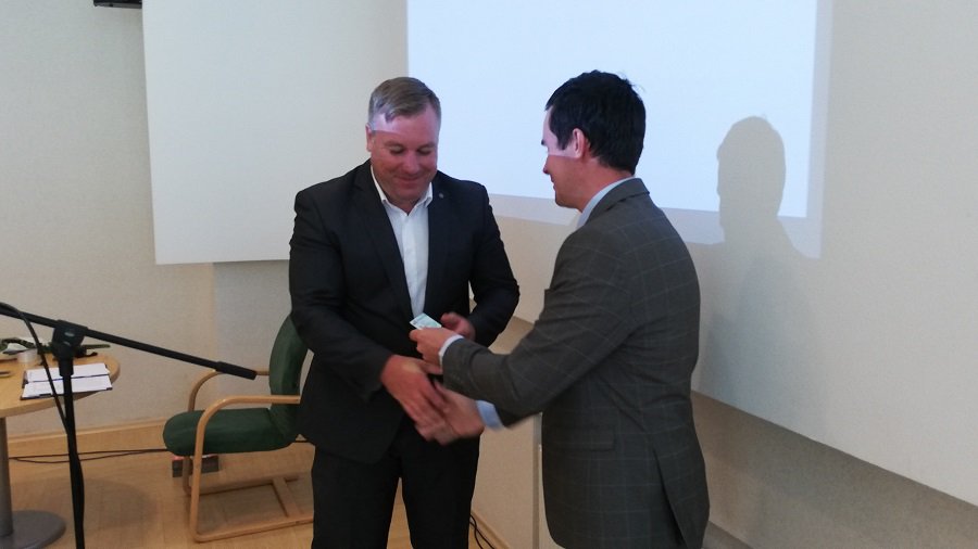 Сергей Мицкевич дал присягу и получил мандат члена Совета - В Висагинасе