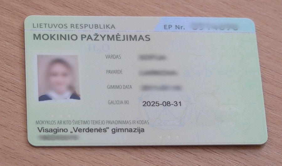 Скоро висагинские школьники получат электронные ученические удостоверения с функцией оплаты (видео) - В Висагинасе