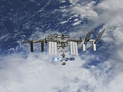 Роскосмос опубликовал новые фотографии МКС с борта корабля "Союз МС-08" - Это интересно