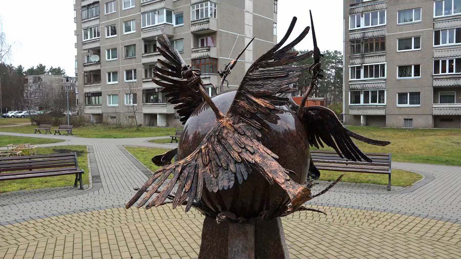 «Возвращение». Скульптура со смыслом (видео) - В Висагинасе