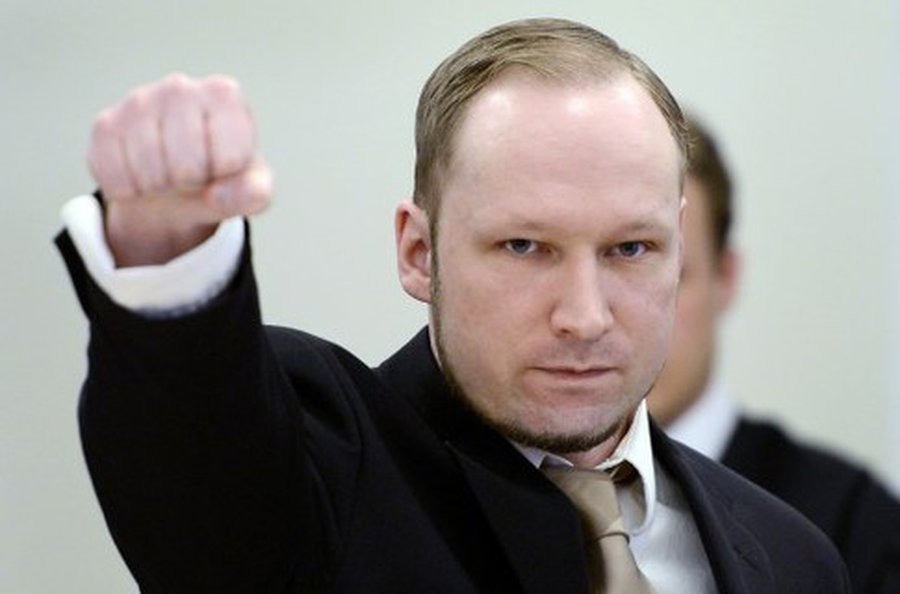 Норвежский террорист в суде впервые встретился с пострадавшим                                                                                          - В Мире