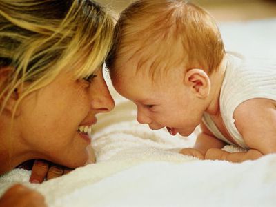 Максимальное пособие по материнству сократится вдвое - Литва и страны Балтии