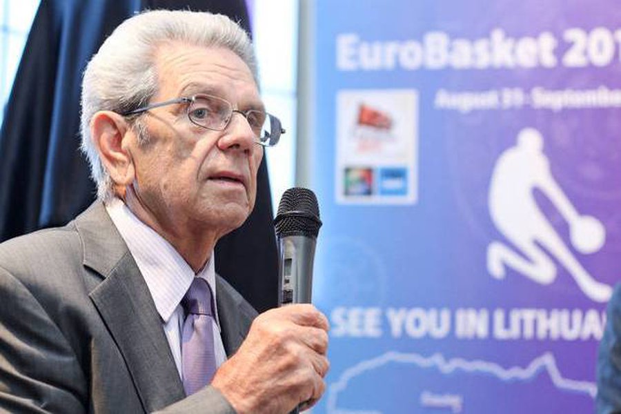 Президент Литвы и спикер Сейма поздравили легендарного тренера Владаса Гарастаса с 80-летием

 - Культурные и спортивные мероприятия