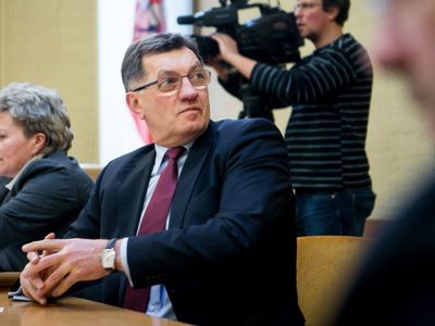 Премьер не понимает, что происходит с ценами на горючее - Хобби, отдых и развлечения