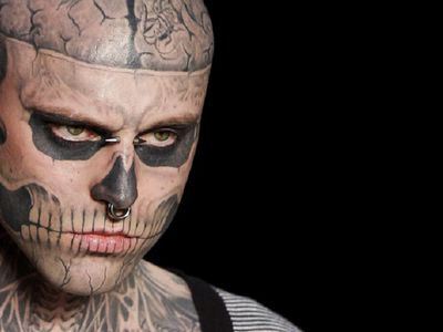 СМИ: манекенщик Zombie Boy покончил с собой - В Мире