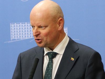 С.Сквернялис: налог на банки мог бы вступить в силу уже в будущем году - Литва и страны Балтии