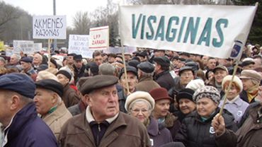 Висагинские пенсионеры тоже участвовали в митинге протеста