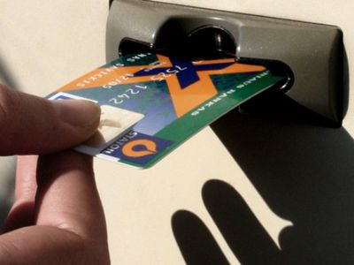 Защищаются от мошенников, которые могут обманом взять кредит - Происшествия и криминал