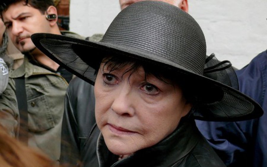 Mirė rusų poetė B. Achmadulina - Pasaulyje