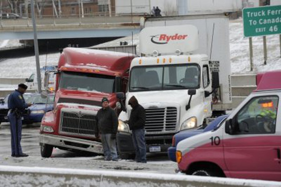 Masinė avarija JAV: žuvo mažiausiai keturi žmonės, tarp jų – trys vaikai - Pasaulyje