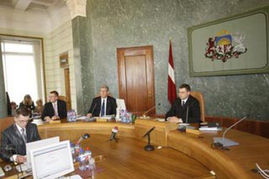 МВФ советует Латвии резать не зарплаты, а штат госуправления
 - Литва и страны Балтии