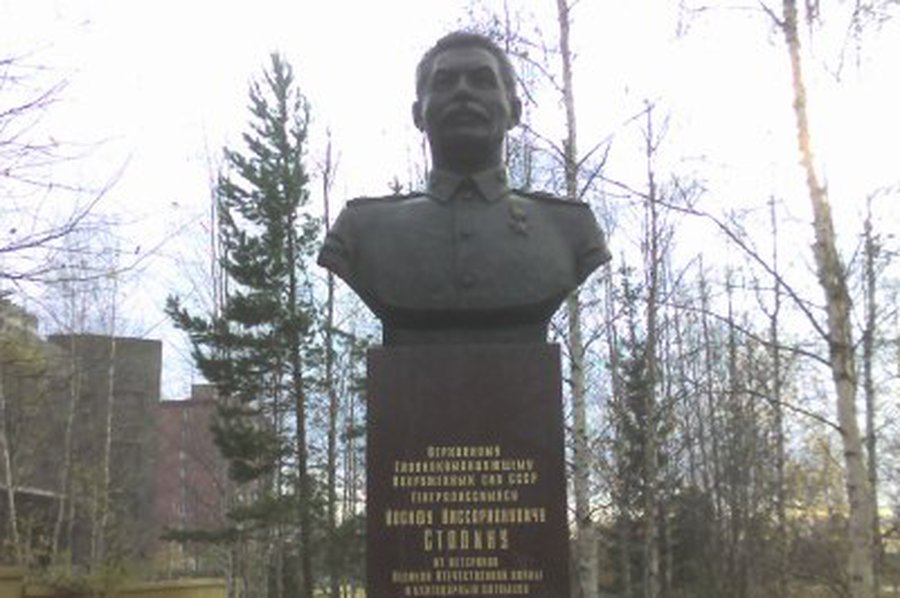 Ukrainoje Stalino statula liko be galvos - Pasaulyje