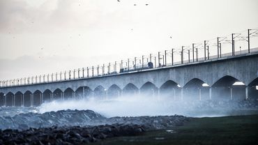 В Дании несколько человек погибли в аварии на железнодорожном мосту