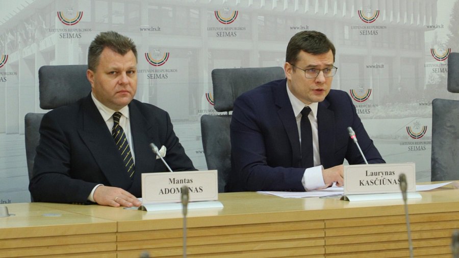 Л. Касчюнас и М. Адоменас стремятся обратить внимание на коммунистическую угрозу из Китая - В Мире