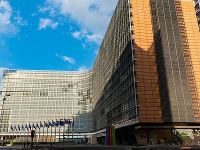 Цифры - лучше, жизнь - та же. Как и почему ЕК пытается заставить страны ЕС повысить зарплаты - Литва и страны Балтии