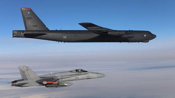 СМИ: США отрепетировали удары с ядерного бомбардировщика в 50 км от границы с Россией