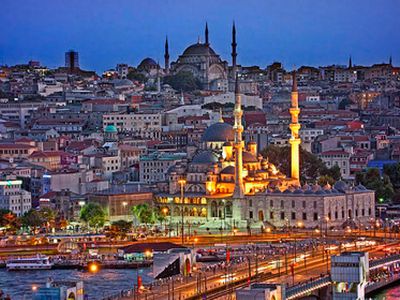 В Стамбуле произошли столкновения манифестантов с полицией - В Мире