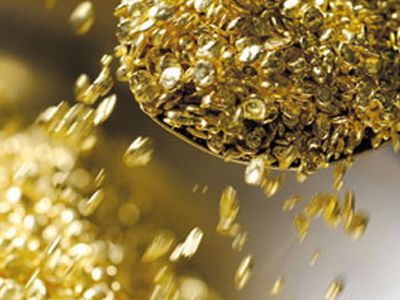 Цены на золото взлетели до 1900 долларов за унцию - В Мире