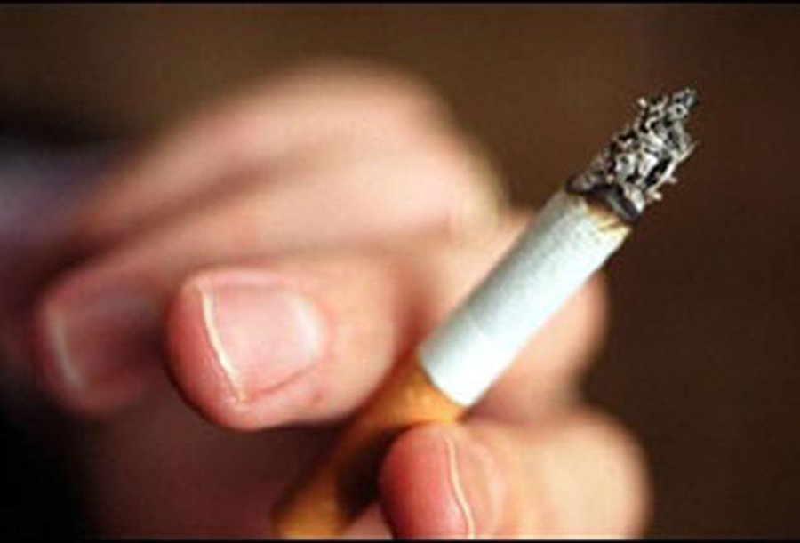 Несовершеннолетним запретят даже просто иметь при себе алкоголь и табак - Литва и страны Балтии