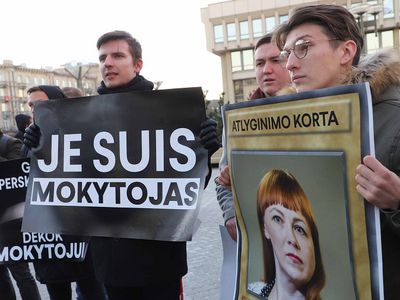 Профсоюзы Литвы провели митинг у Минобразования в поддержку бастующих учителей - Литва и страны Балтии