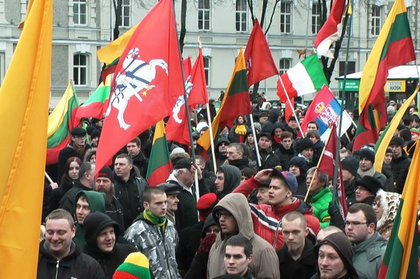 «Нет— фашизму» против «Литва — литовцам»                                                                                                              