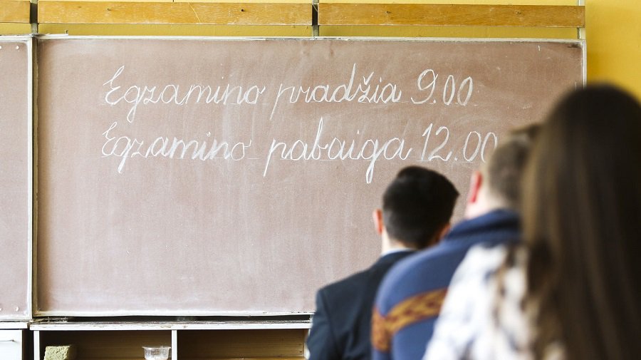 Важно для выпускников: продлен срок для принятия решения - Литва и страны Балтии