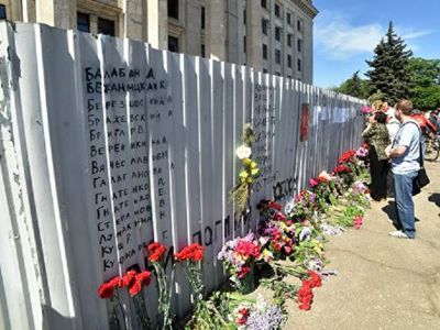 Жители Одессы собрались почтить память погибших 2 мая 2014 года - В Мире