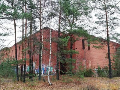 «Суицид» или «бермуды» - есть ли кому-то дело до этого здания? (Добавлено видео) - В Висагинасе