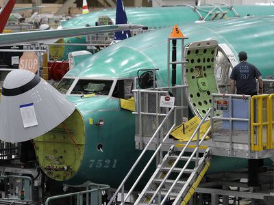 Boeing временно сократит объемы производства самолетов модели 737 MAX - В Мире