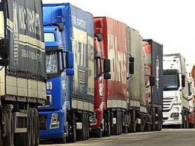 На литовско-белорусской границе застряли фуры с цветами - Литва и страны Балтии