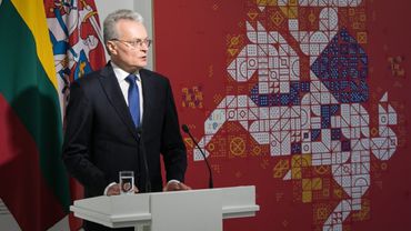 Избранный президент Литвы представил свою команду и пообещал погасить долги