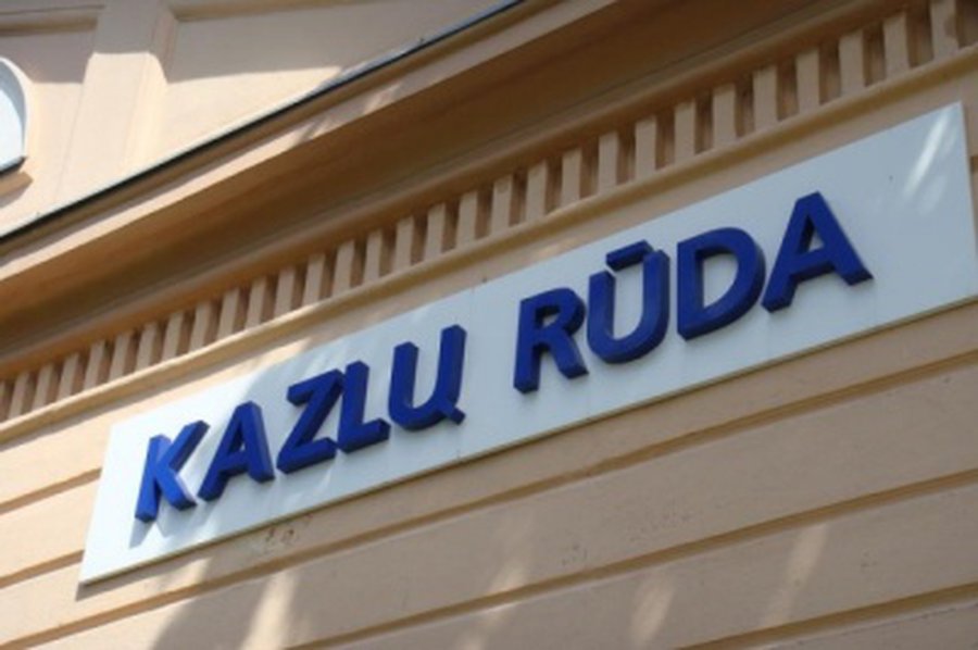 Житель Литвы поднял над домом флаг с траурной лентой и взорвал сам себя - Литва и страны Балтии