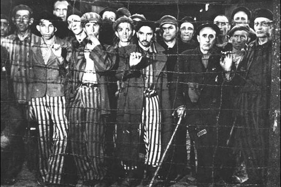 Президент Медведев: героизировать пособников нацистов недопустимо - В Мире