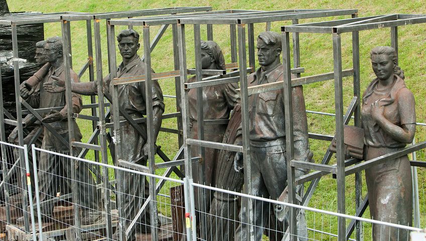 В Вильнюсе демонтированные с Зеленого моста скульптуры будут переданы Национальному музею Литвы