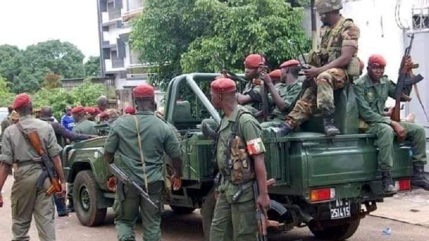 Gvinėjoje kariuomenė perėmė šalies valdymą
