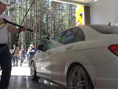 В Висагинасе открыта современная автомойка (видео) - В Висагинасе