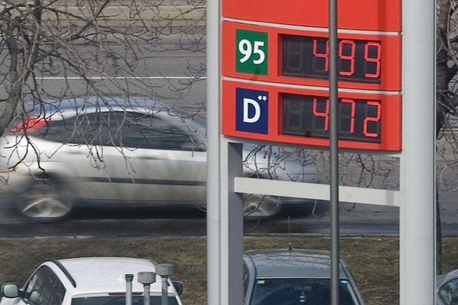 Еще 1 цент и бензин будет стоить 5 литов
 

                                 - Энергетика