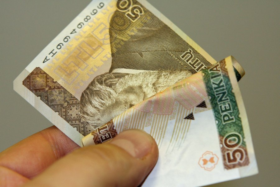 Parlamentarų padėjėjams įvesta lygiava - Lietuva ir Baltijos šalys