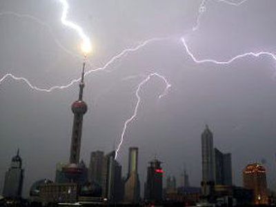 В самую высокую в Азии телебашню ударила молния - Хобби, отдых и развлечения