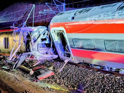 Крупная железнодорожная катастрофа в Испании: при столкновении поездов погибли десятки людей - Происшествия и криминал
