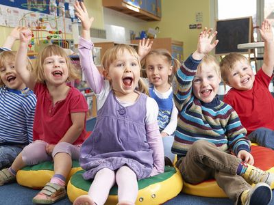 Предлагается оставить за родителями решение, когда ребенок начнет посещать дошкольную группу - Литва и страны Балтии