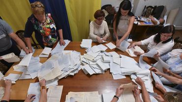 V. Zelenskio partija skelbia parlamento rinkimuose iškovojusi absoliučią daugumą